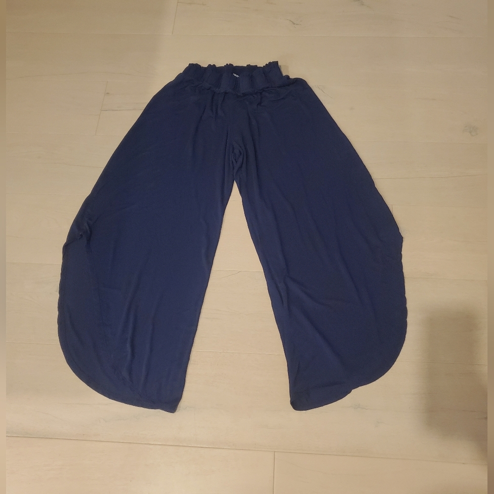 Super soft Blue Palazzo pants purchased from Sweet Jolie Boutique sz.M flowy - Picture 6 of 8